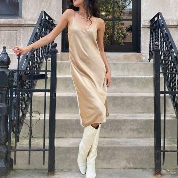 ⚠️ LAST CALL ‼️ Consign soon - NWOT Aritzia Only Slip Midi Dress - Picture 2 of 9